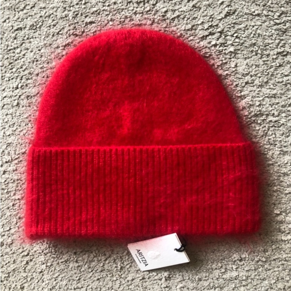 Aritzia Brushed Cashmere Beanie. NWT. - Picture 2 of 3